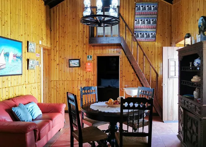 Aurora House بيت للعطل موستيروس